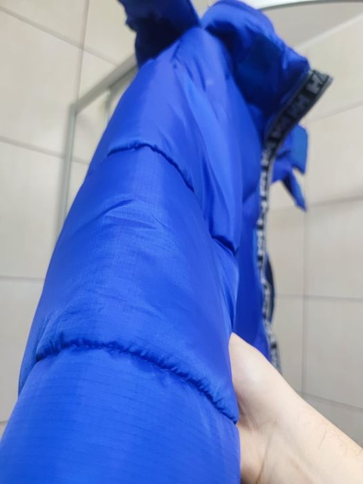 Męska kurtka puchowa L marki Helly Hansen w intensywnym kolorze nieb