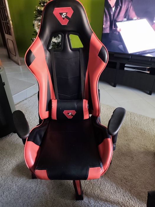 Cadeira Gaming em bom estado geral