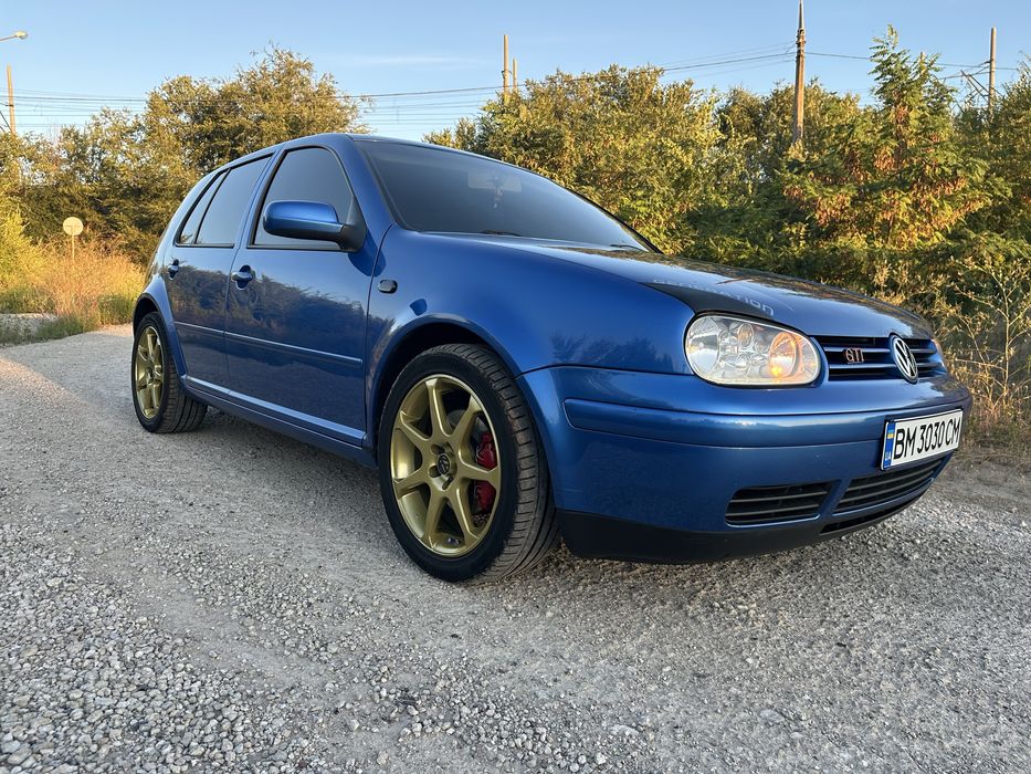 Volkswagen Golf 4 на повному бойовому стані