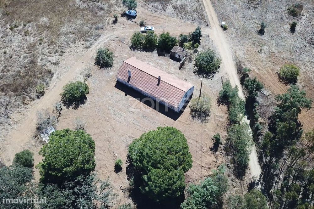 Moradia em ruína com terreno de 170.000m2 em Odemira — São Salvador E Santa Maria, Beja