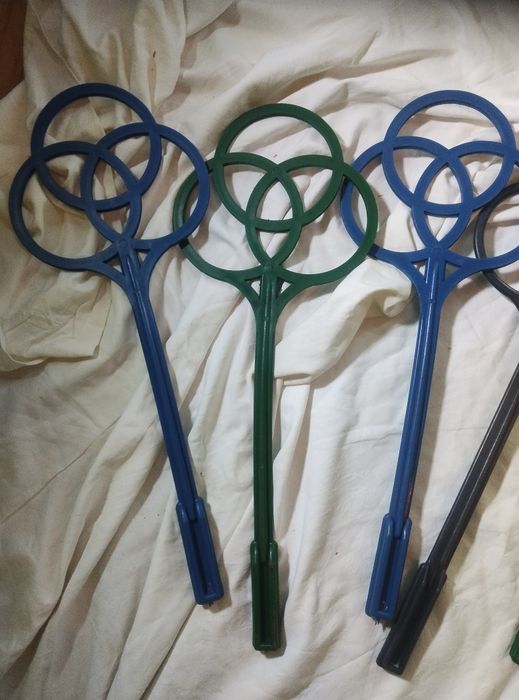 Выбивалка для ковров новая.