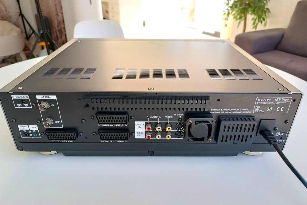 Video DV Sony DHR-1000NP, como novo.