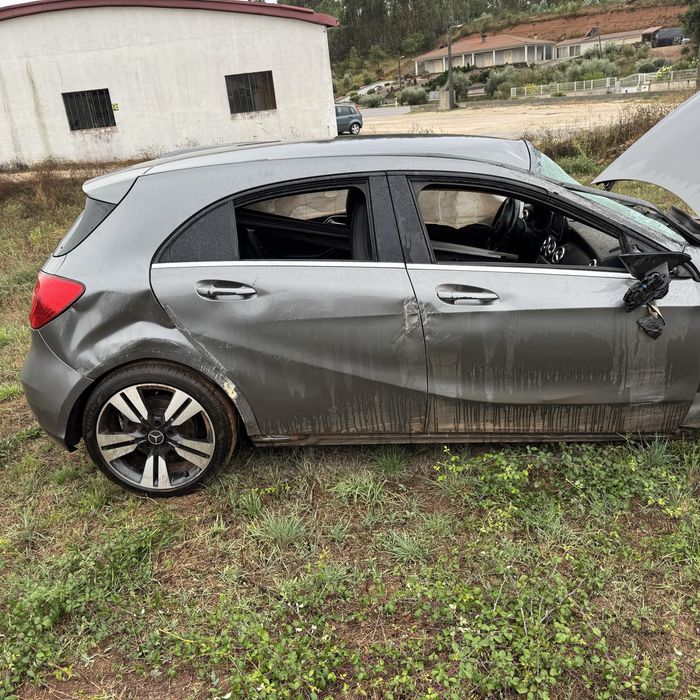 Mercedes-Benz CLA 180 CDI | 2012 | Diesel | Manual | 259.000 km | Acidentado