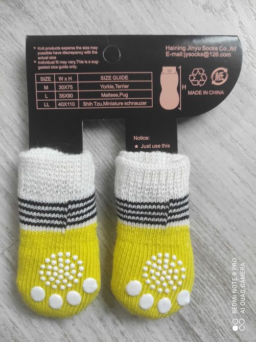 Яскраві носочки  собачці або котику.