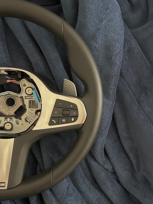 Оригінальне M Sport кермо BMW G20 G21 G22 G23 з пелюстками