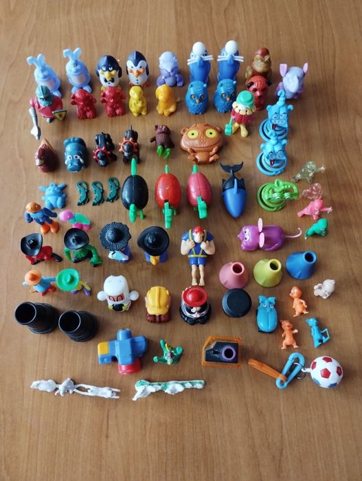 Zestaw zabawek z Kinder niespodzianek