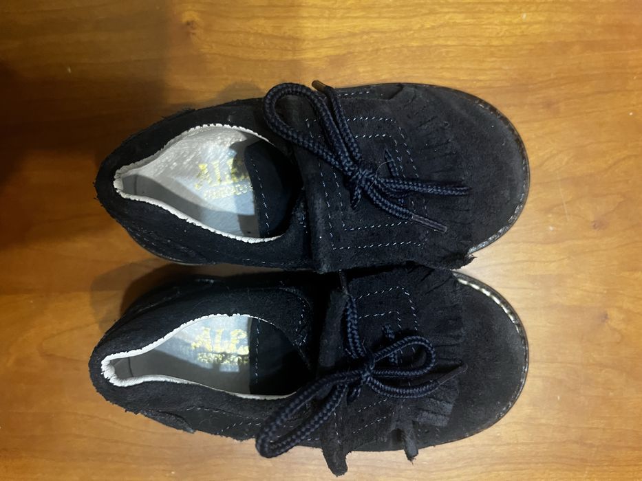 Sapatos azuis escuros, Carneiras nº21