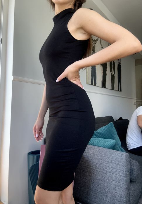 ZARA Trafaluc xs / s obcisła czarna sukienka bodycon midi z półgolfem