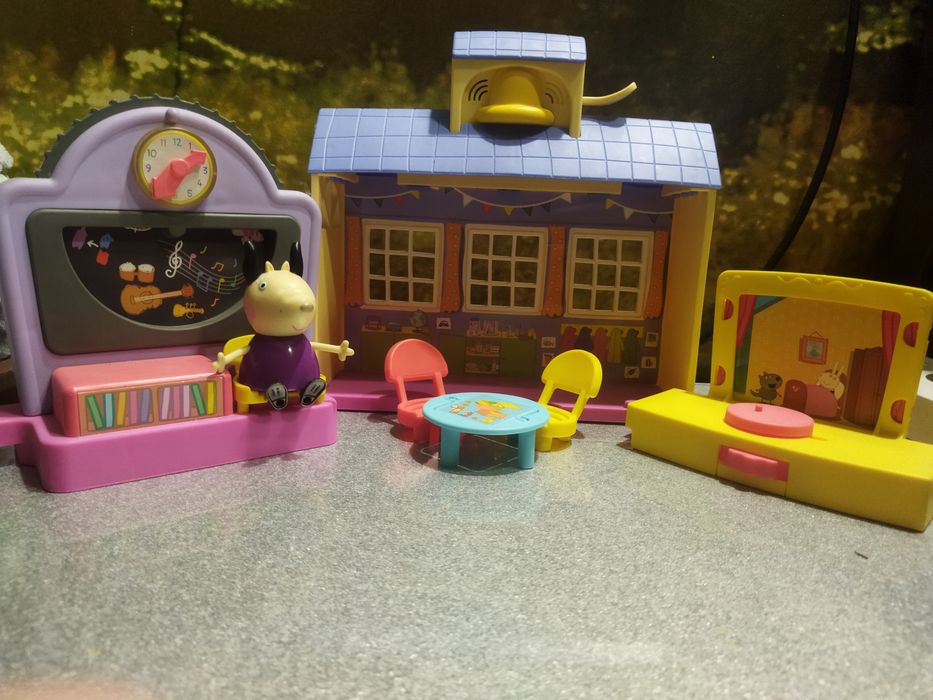 Продам школу свинка пеппа.