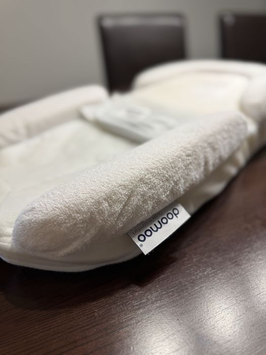 Almofada ninho para bebé da Doomoo Basics.