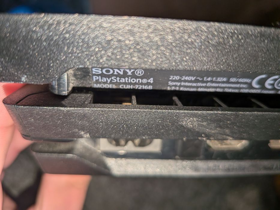 PS4 PRO 1 TB + RDR2, Cyberpunk, Witcher 3