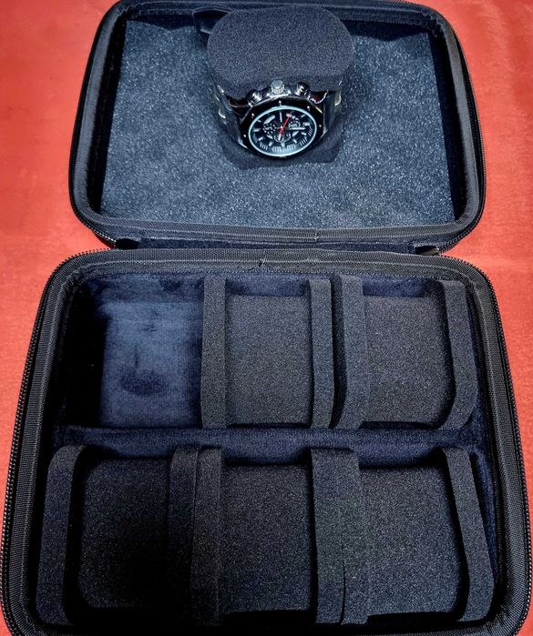 Vendo Caixa para 6 Relógios Nova acolchoada para viagem