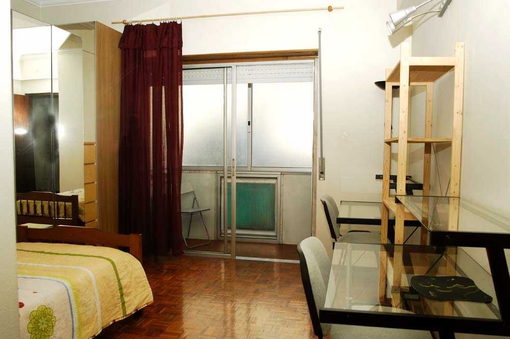 Quarto em Lisboa junto ao metro a 5 minutos da cidade universitária