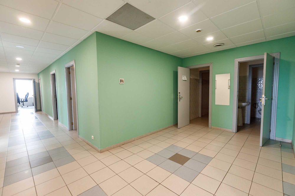 Продаж бізнес-центру 5717 кв.м, вул. Святослава Хороброго, 12 (Центр)