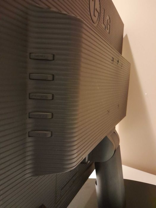 Monitor LG Flatron, 19" model L1919S, sprawny