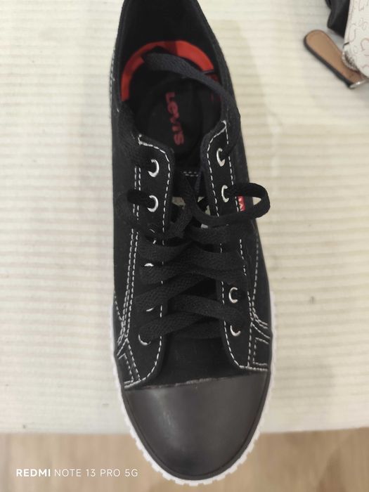 Sapatos Levi's pretos