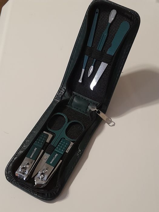 Маникюрный набор 6 предметов в чехле.  Дорожный маникюрный  набор