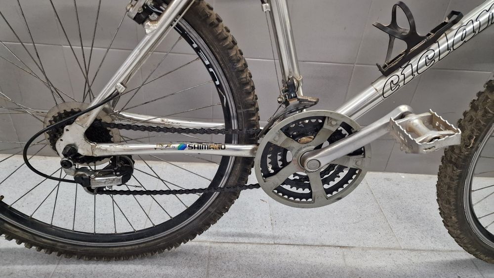 Bicicleta em alumínio