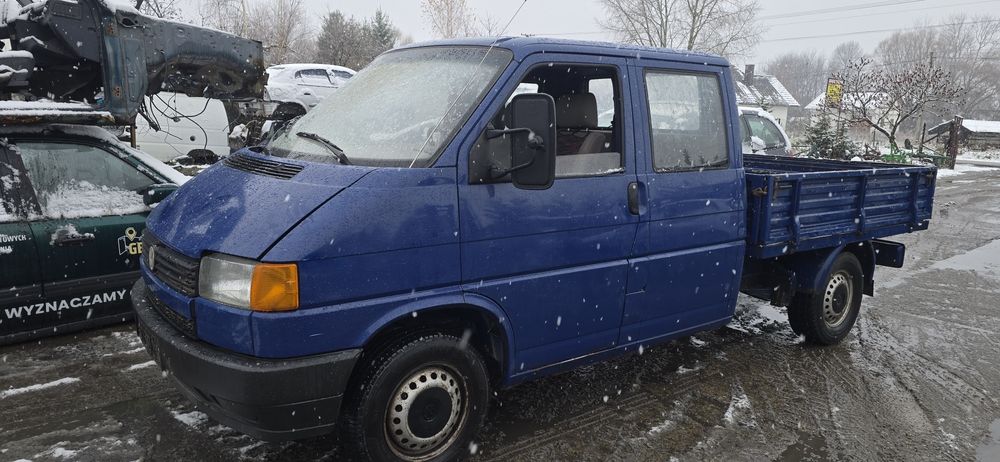 Drzwi zderzak lampa  silnik 2,4   57 kw VW Transporter T4 części