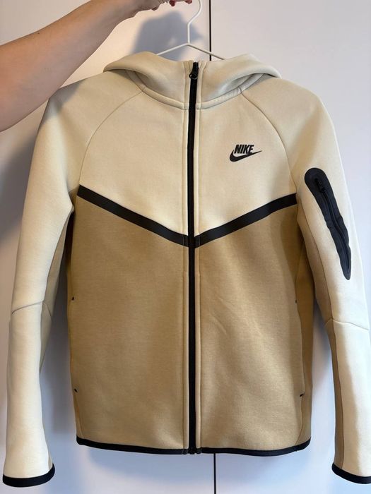 Кофта на хлопчика.Nike TCH FLC оригінал.Розмір L 12-13 років.Дуже гарний стан.