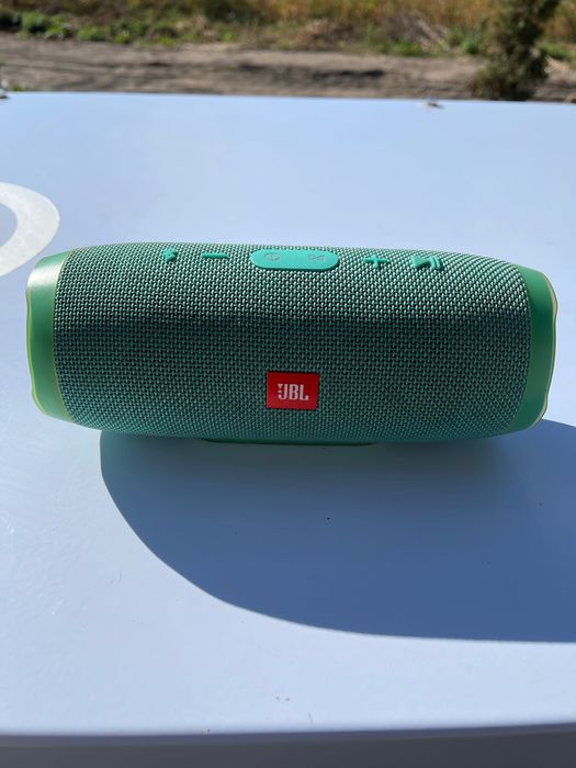 Продається колонка JBL charge 3
