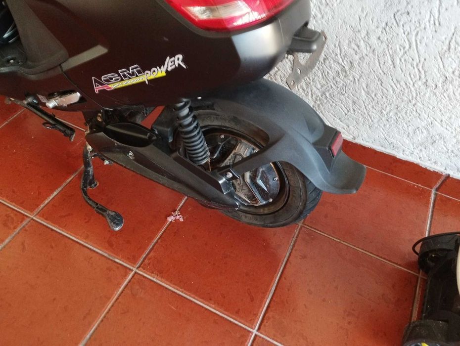 Moto eletrica usada em bom estado