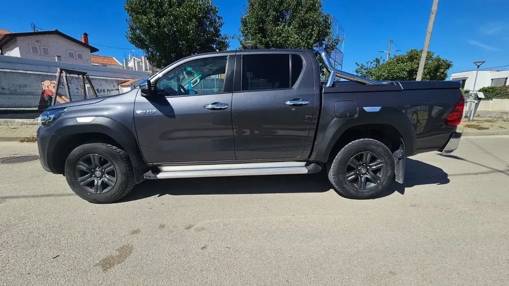 Toyota Hilux 2.4 D-4D 2WD CD Tracker