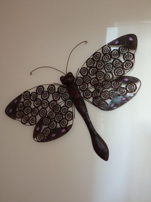 Borboleta em metal castanho