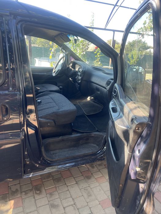 Продам авто хюндаи H200 2.5тд