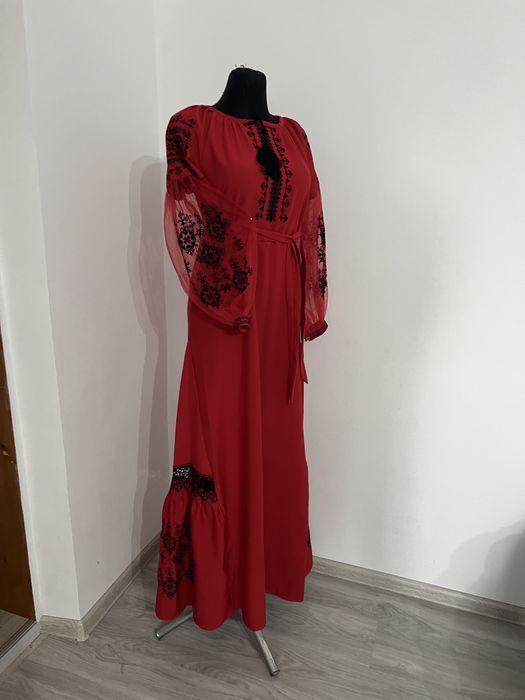 Стильне Вишите Плаття