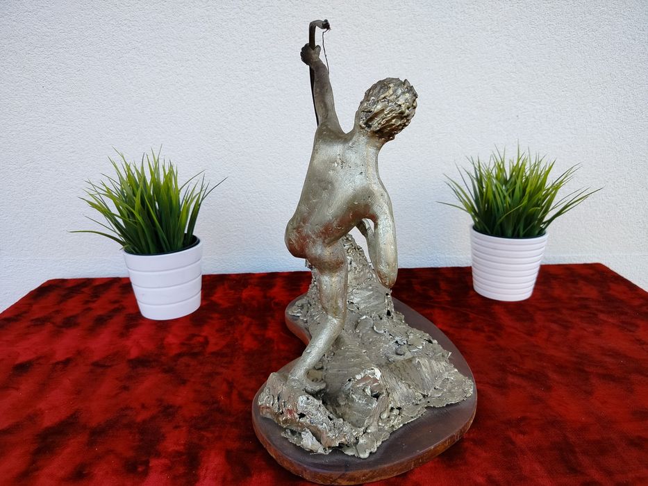 Strażnik Celu — Monumentalna Ręcznie Wykonana Rzeźba Łucznika