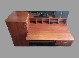 Стіл комп'ютерний