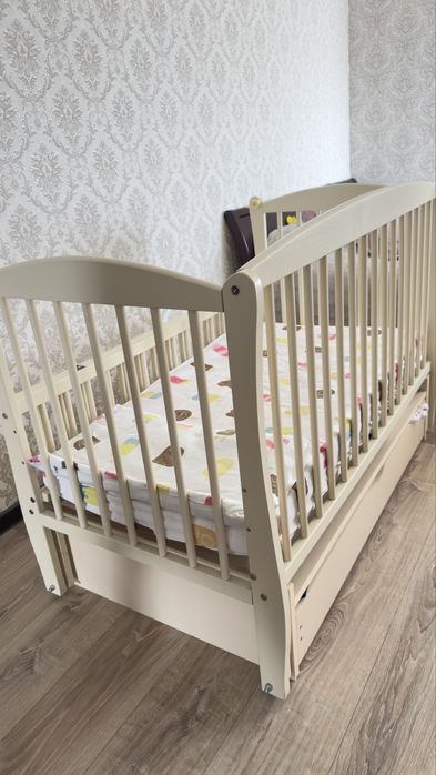 Дитяче ліжко колиска з маятником та матрац. Постіль дитяча