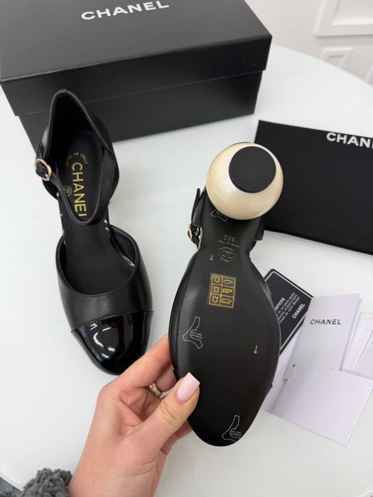 Туфлі Chanel в наявності