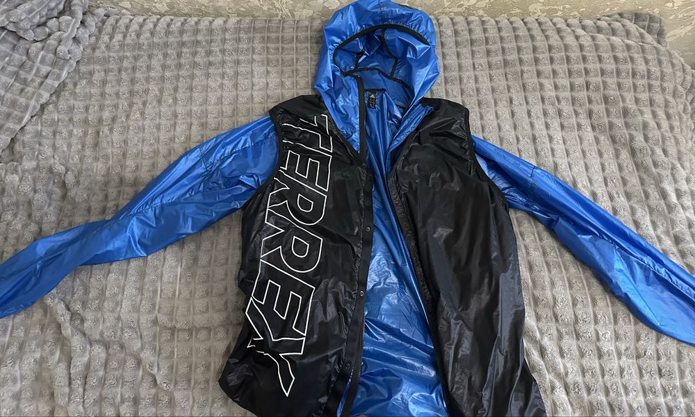 Продам курточку Adidas Terrex