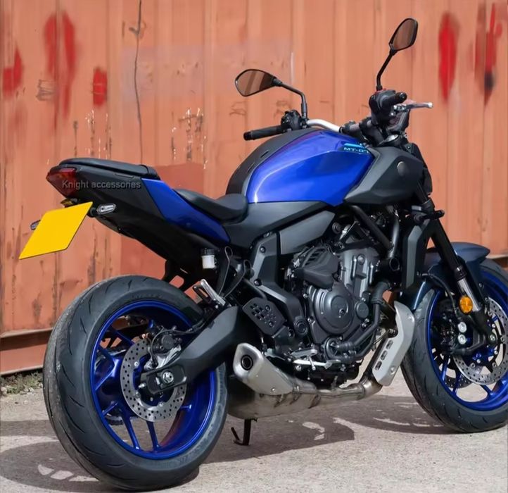 Suporte de matrícula curto (Novo) para Yamaha MT07 2025.