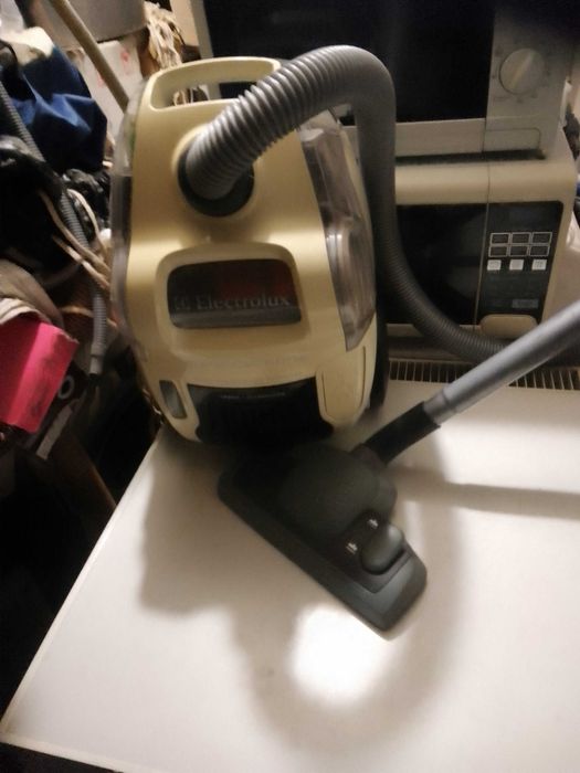 Продам Пылесосы Electrolux