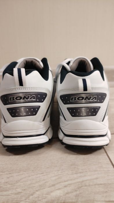 Кросівки BONA 43 розмір, білі