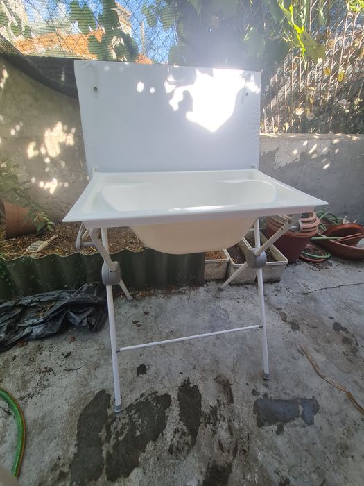 Banheira com muda-fraldas portátil da marca Plastimyr