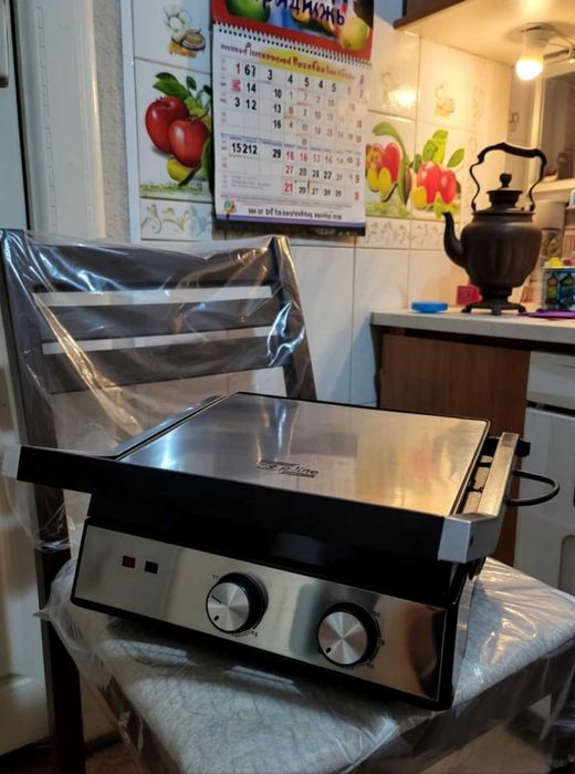 Потужний контактний електрогриль для м’яса овочів і сендвічів