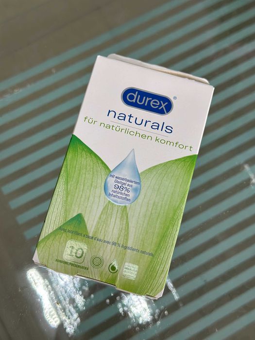 Презервативи Durex з натур. лубрикантом на водній основі, 10 шт в уп.