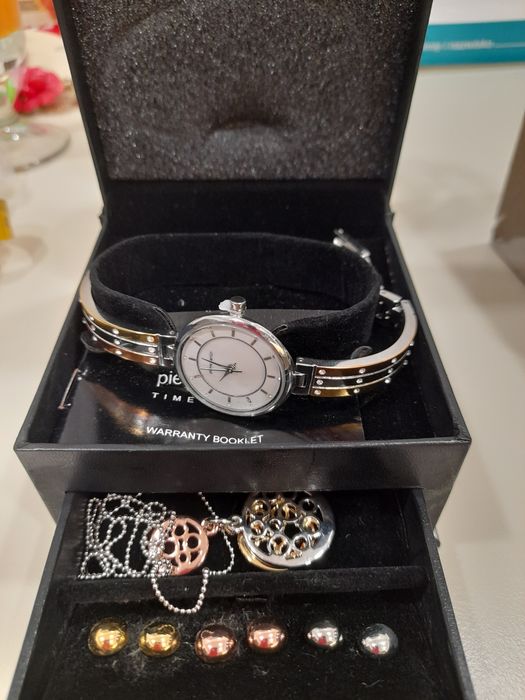 zegarek Pierre Cardin, zawieszka i kolczyki Nowy
