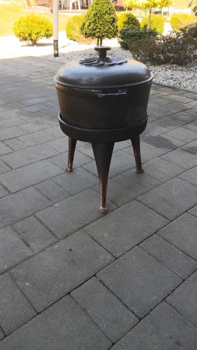 Kociołek żeliwny 8l