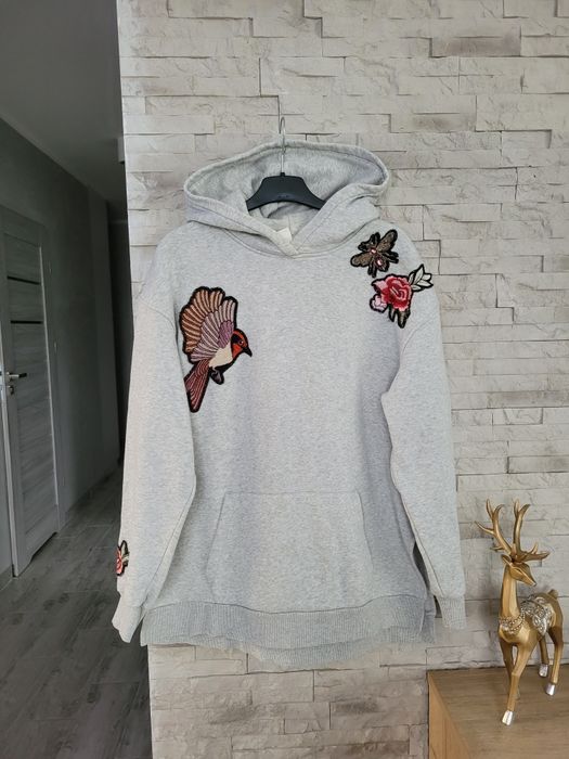 Szara lekko ocieplana bluza kangurek z kapturem z haftem H&M L/XL