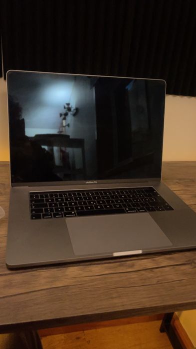 MacBook Pro 15” (2018)