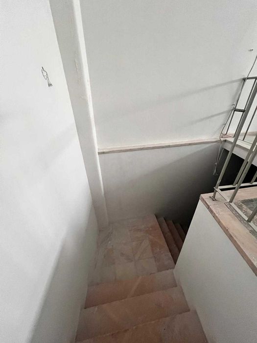 Armazém de 390 m² em São Sebastião da Pedreira, Lisboa
