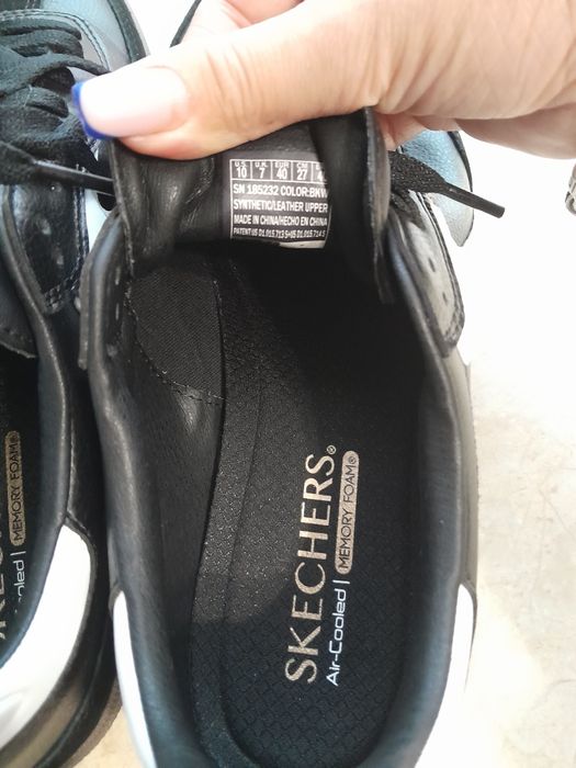 Продам кросівки скетчерси