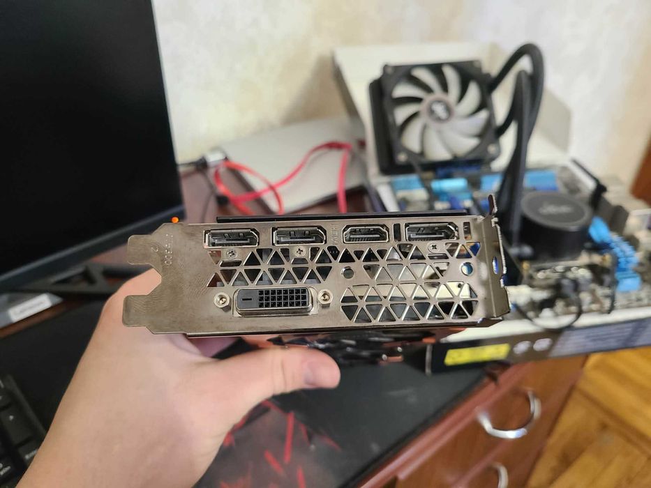 ПРОДАМ Видеокарту Gtx1070  8gb Редкая