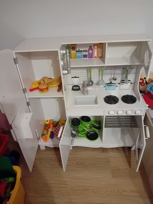 Kuchnia drewniana  dla dzieci plus akcesoria