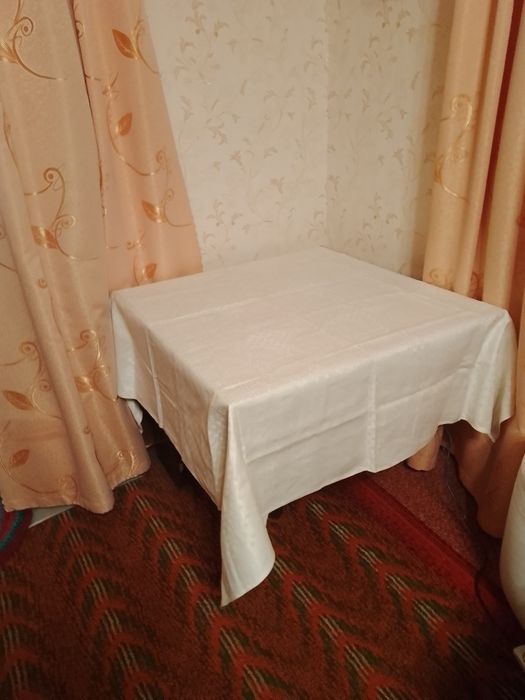 Скатертини на стіл